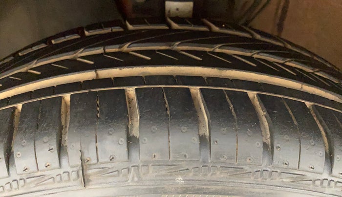 2014 Volkswagen Polo HIGHLINE1.2L, Petrol, Manual, 80,111 km, Left Front Tyre Tread