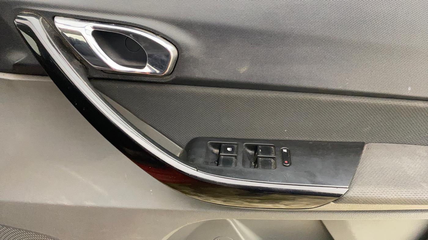 2018 Tata TIGOR XZ (O) PETROL, CNG, Manual, 76,584 km, Driver Side Door Panels Control