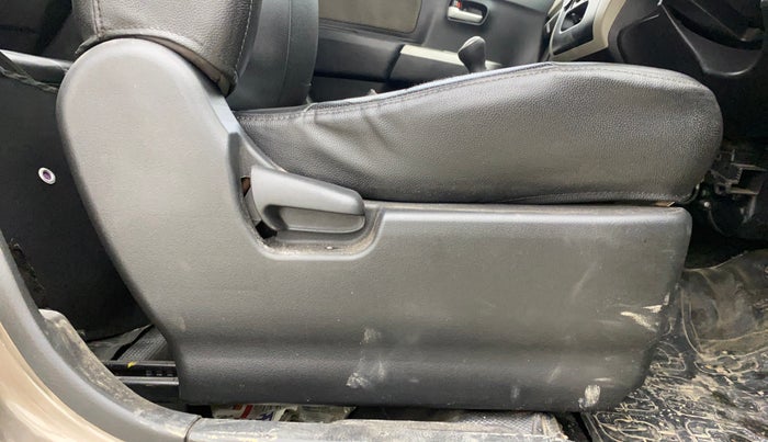 2016 Maruti Wagon R 1.0 LXI CNG, CNG, Manual, 76,958 km, Driver Side Adjustment Panel