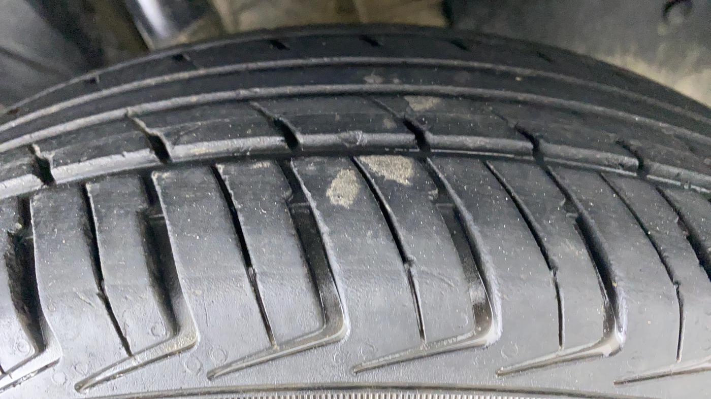 2018 Renault Kwid RXL, Petrol, Manual, 70,556 km, Right Front Tyre Tread