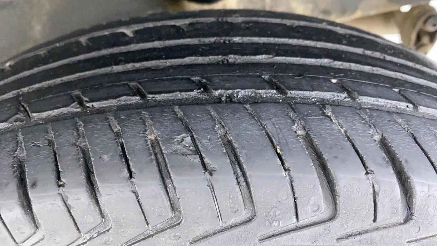 2018 Renault Kwid RXL, Petrol, Manual, 70,556 km, Left Rear Tyre Tread