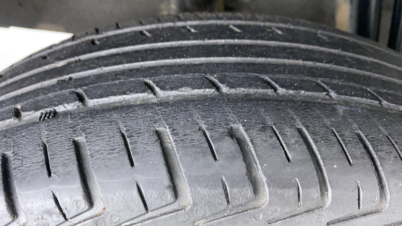 2018 Renault Kwid RXL, Petrol, Manual, 70,556 km, Right Rear Tyre Tread