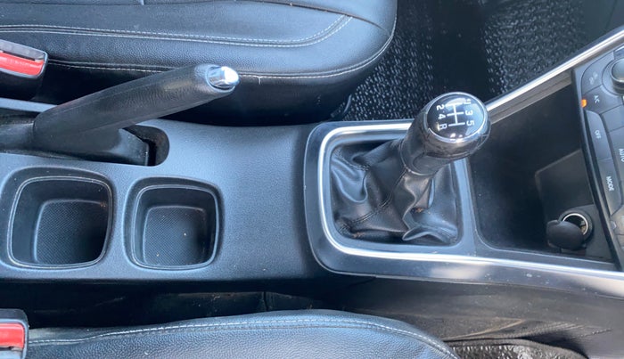 2017 Maruti S Cross ZETA 1.3, Diesel, Manual, 87,653 km, Gear Lever