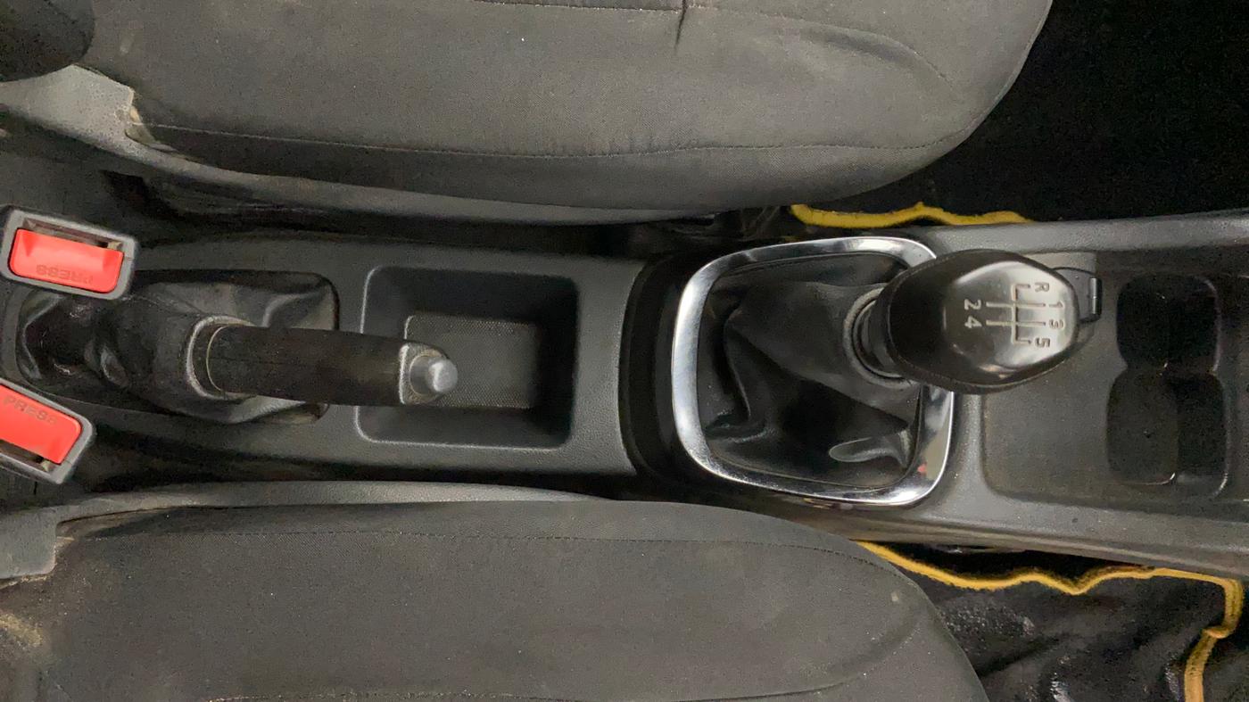 2015 Renault Kwid RXT 0.8, Petrol, Manual, 96,926 km, Gear Lever