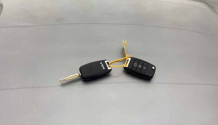 2021 KIA SONET HTK PLUS 1.2, Petrol, Manual, 43,645 km, Key Close Up