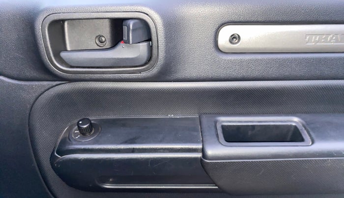 2021 Mahindra Thar LX HARD TOP 4WD MT, Diesel, Manual, 53,705 km, Driver Side Door Panels Control