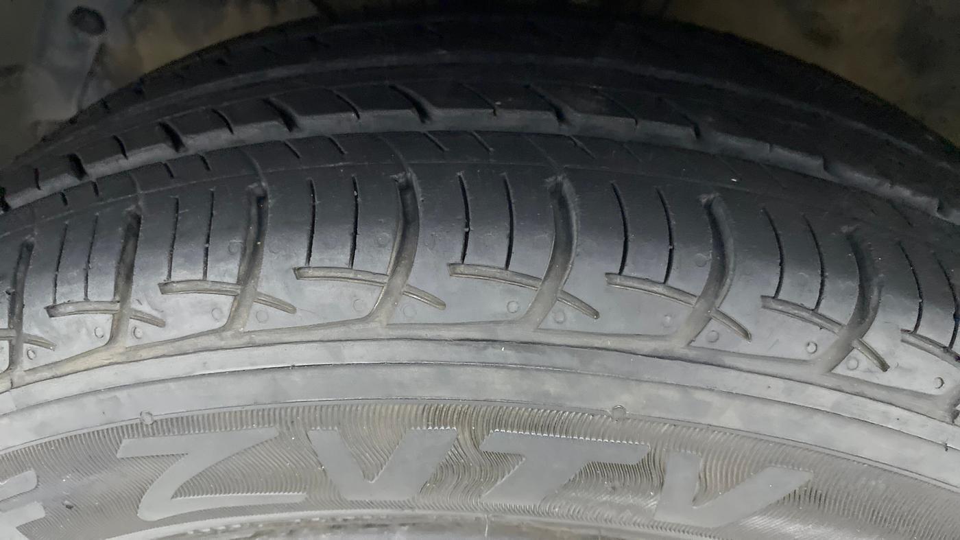2017 Maruti Baleno DELTA 1.2 K12, Petrol, Manual, 63,288 km, Left Front Tyre Tread