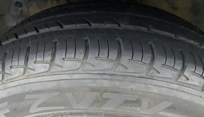 2017 Maruti Baleno DELTA 1.2 K12, Petrol, Manual, 63,288 km, Left Front Tyre Tread