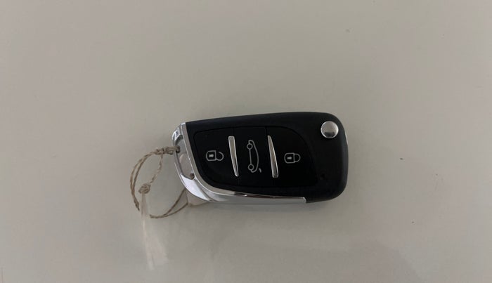 2020 Maruti Swift LXI, Petrol, Manual, 36,291 km, Key Close Up