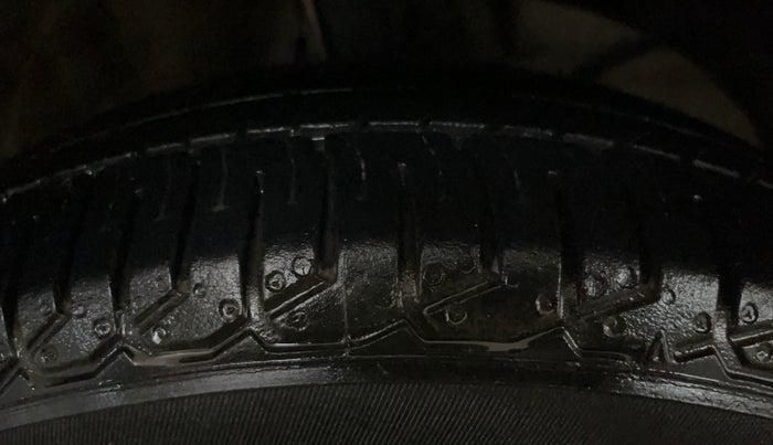 2020 Maruti Swift LXI, Petrol, Manual, 36,291 km, Right Front Tyre Tread