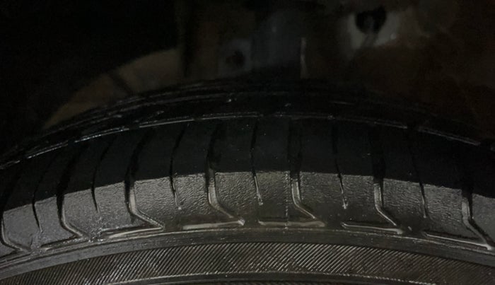 2020 Maruti Swift LXI, Petrol, Manual, 36,291 km, Left Front Tyre Tread