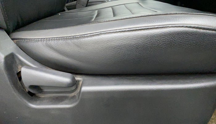 2014 Maruti Wagon R Stingray VXI, Petrol, Manual, 32,817 km, Driver Side Adjustment Panel