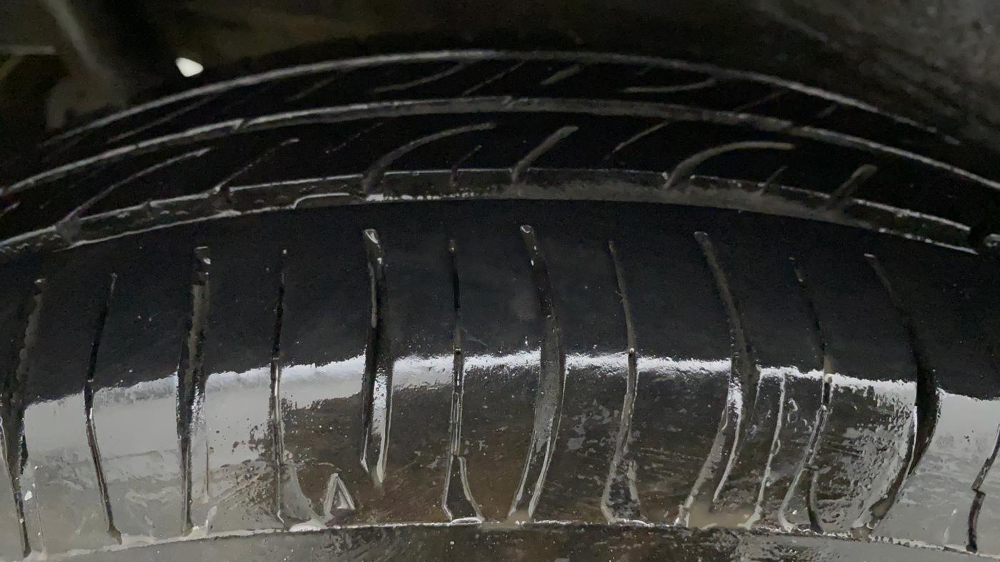 2014 Maruti Wagon R Stingray VXI, Petrol, Manual, 32,817 km, Left Front Tyre Tread