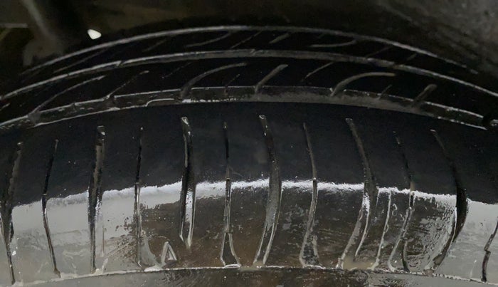 2014 Maruti Wagon R Stingray VXI, Petrol, Manual, 32,817 km, Left Front Tyre Tread