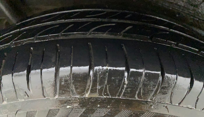 2014 Maruti Wagon R Stingray VXI, Petrol, Manual, 32,817 km, Right Front Tyre Tread