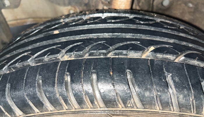 2019 Honda Amaze 1.2L I-VTEC S, CNG, Manual, 90,981 km, Left Front Tyre Tread