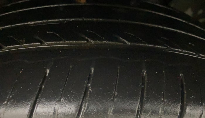 2021 Skoda KUSHAQ AMBITION 1.0L TSI AT, Petrol, Automatic, 32,052 km, Left Front Tyre Tread