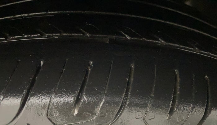 2021 Skoda KUSHAQ AMBITION 1.0L TSI AT, Petrol, Automatic, 32,052 km, Right Front Tyre Tread