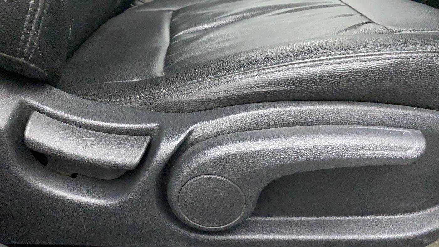 2017 Hyundai Elite i20 SPORTZ 1.2, Petrol, Manual, 1,12,336 km, Driver Side Adjustment Panel