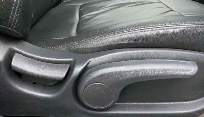 2017 Hyundai Elite i20 SPORTZ 1.2, Petrol, Manual, 1,12,336 km, Driver Side Adjustment Panel