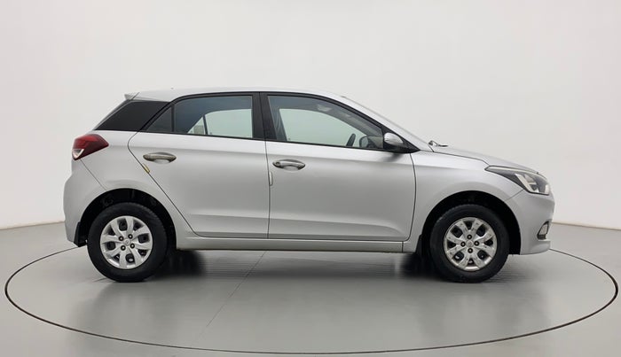 2017 Hyundai Elite i20 SPORTZ 1.2, Petrol, Manual, 1,12,336 km, Right Side View