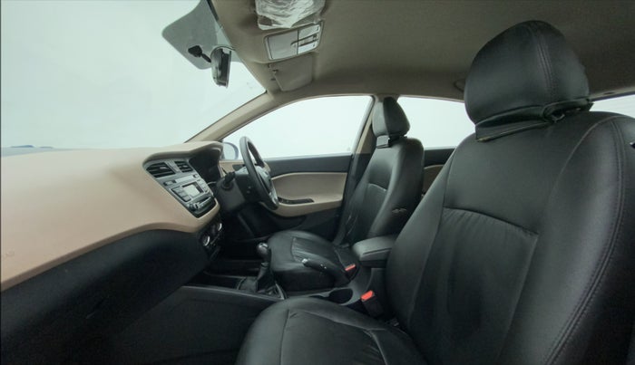 2017 Hyundai Elite i20 SPORTZ 1.2, Petrol, Manual, 1,12,336 km, Right Side Front Door Cabin