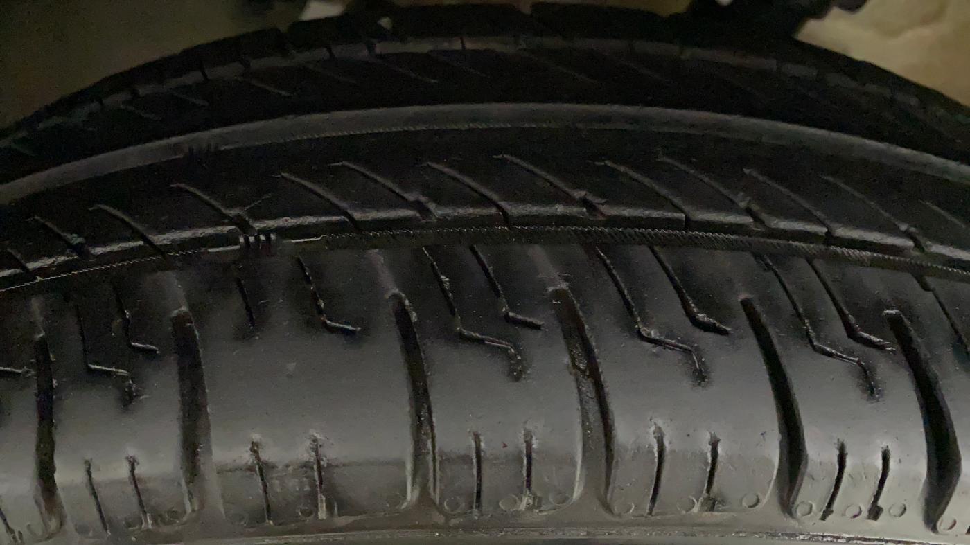 2016 Maruti Swift Dzire VXI, CNG, Manual, 81,632 km, Left Rear Tyre Tread