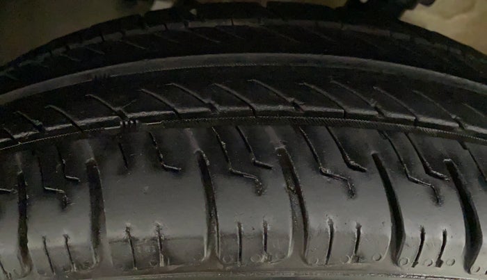 2016 Maruti Swift Dzire VXI, CNG, Manual, 81,632 km, Left Rear Tyre Tread