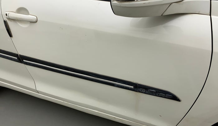2016 Maruti Swift Dzire VXI, CNG, Manual, 81,632 km, Driver-side door - Minor scratches