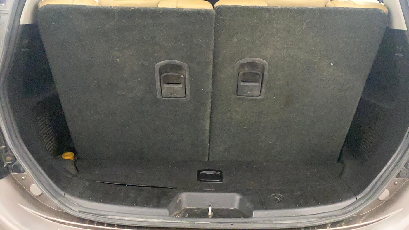 2018 Mahindra XUV500 W11 AT, Diesel, Automatic, 84,090 km, Boot Inside