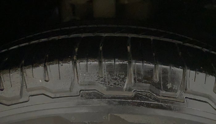 2018 Mahindra XUV500 W11 AT, Diesel, Automatic, 84,090 km, Right Front Tyre Tread