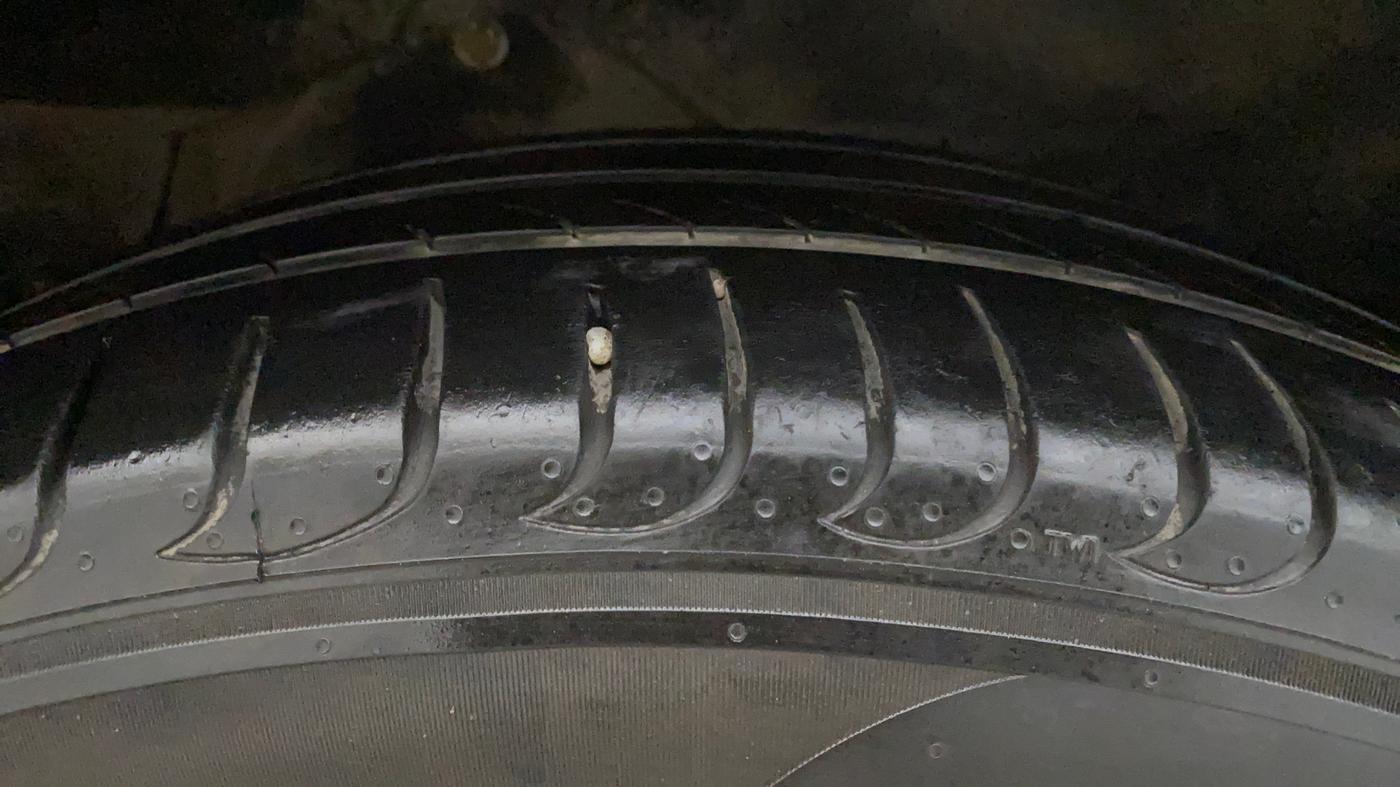 2018 Mahindra XUV500 W11 AT, Diesel, Automatic, 84,090 km, Right Rear Tyre Tread