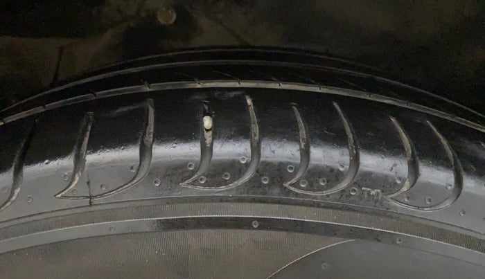 2018 Mahindra XUV500 W11 AT, Diesel, Automatic, 84,090 km, Right Rear Tyre Tread