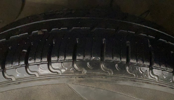 2022 Hyundai GRAND I10 NIOS SPORTZ 1.2 KAPPA VTVT CNG, CNG, Manual, 51,298 km, Left Front Tyre Tread