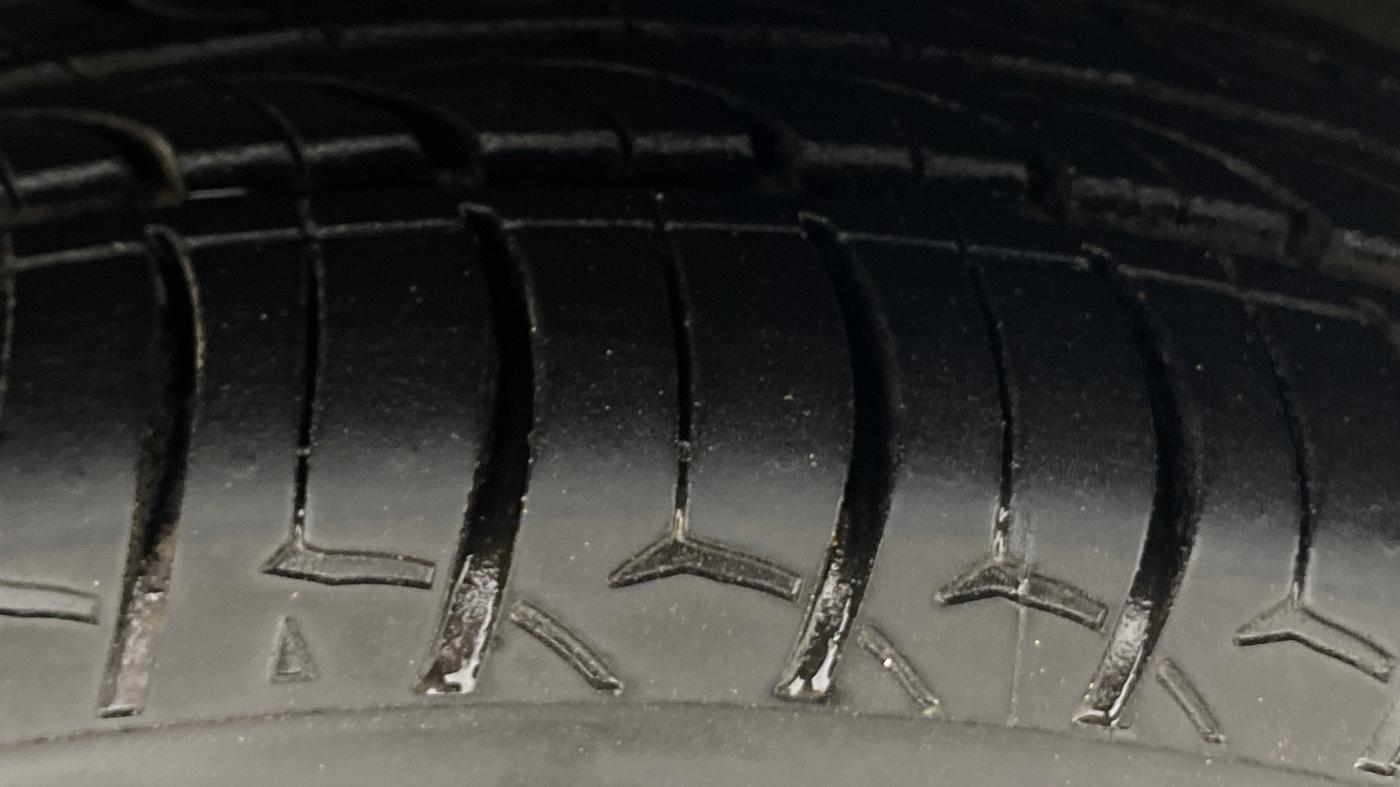 2023 Hyundai AURA SX 1.2 CNG, CNG, Manual, 54,784 km, Right Front Tyre Tread