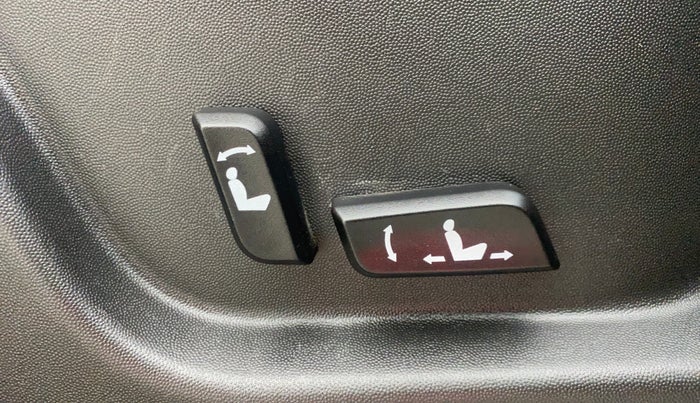 2018 Mahindra XUV500 W11, Diesel, Manual, 48,357 km, Driver Side Adjustment Panel