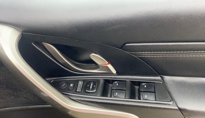 2018 Mahindra XUV500 W11, Diesel, Manual, 48,357 km, Driver Side Door Panels Control
