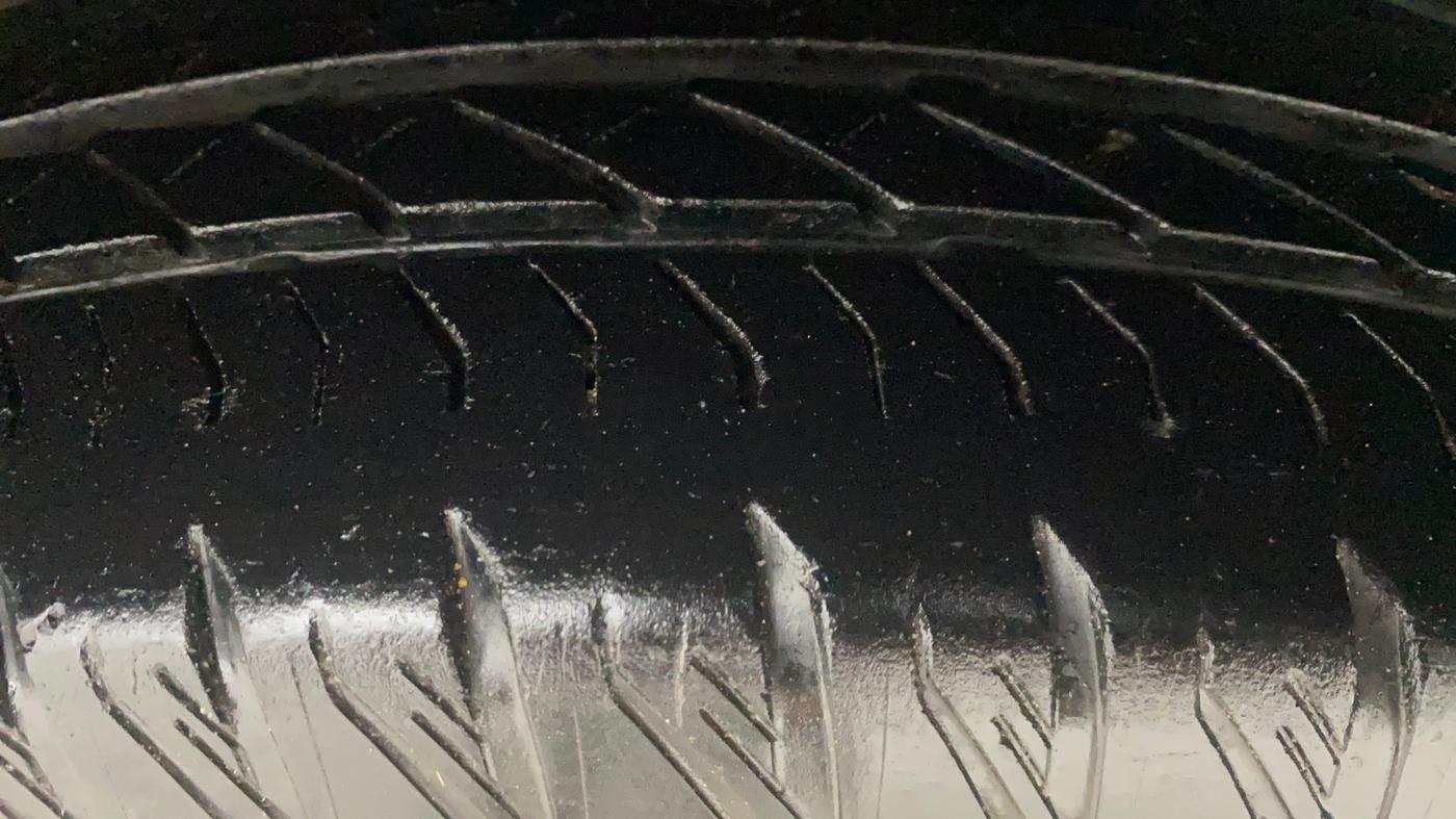 2018 Mahindra XUV500 W11, Diesel, Manual, 48,357 km, Left Rear Tyre Tread