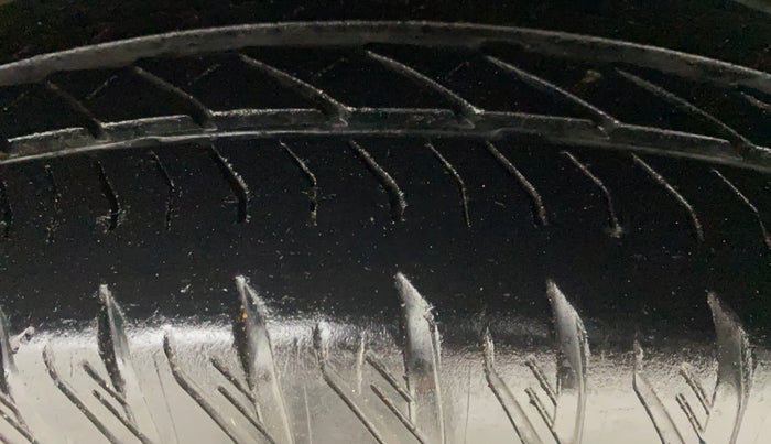 2018 Mahindra XUV500 W11, Diesel, Manual, 48,357 km, Left Rear Tyre Tread
