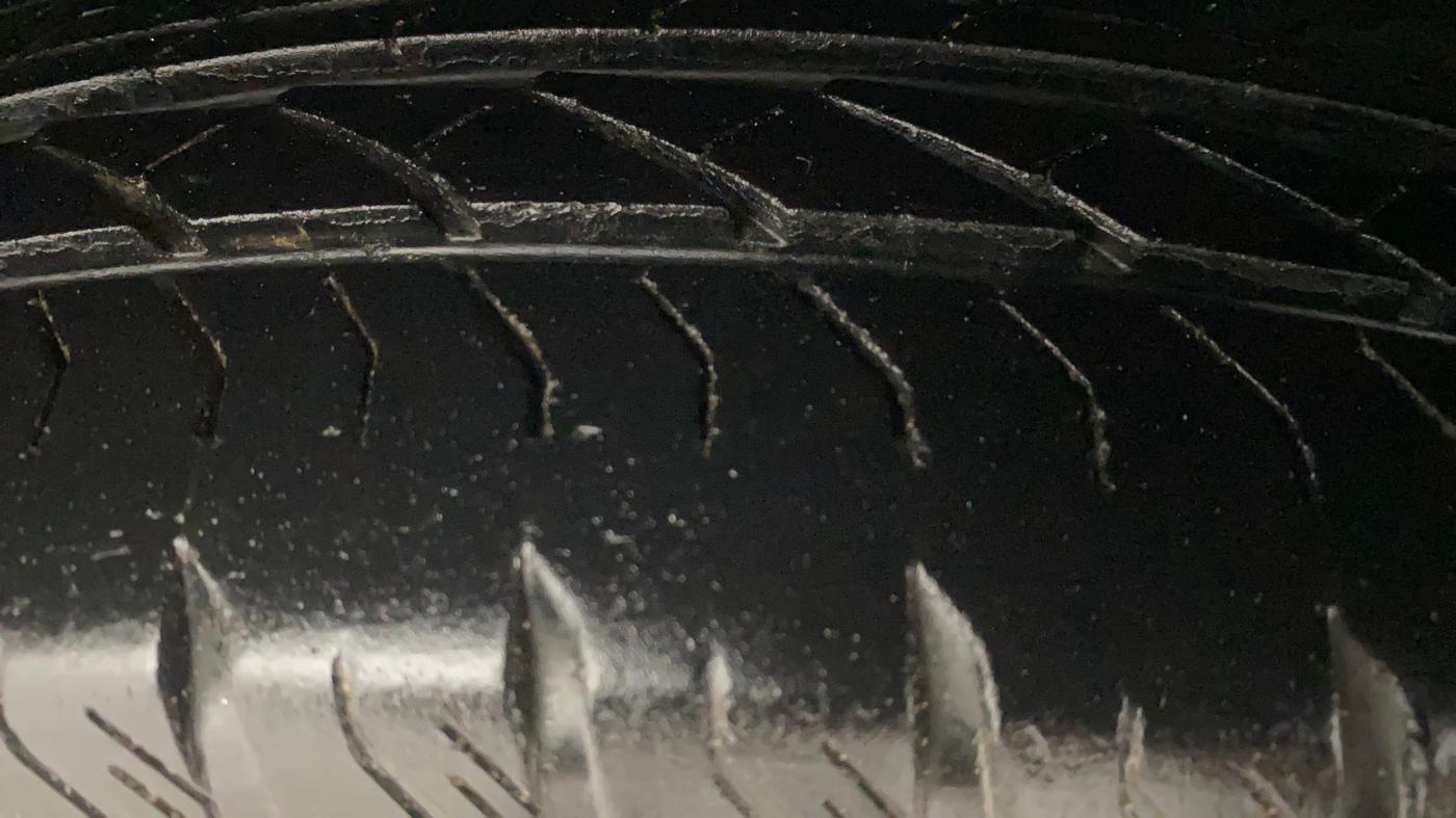 2018 Mahindra XUV500 W11, Diesel, Manual, 48,357 km, Right Rear Tyre Tread