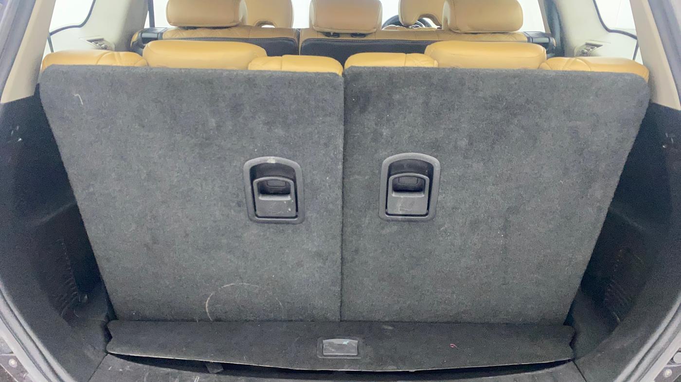 2018 Mahindra XUV500 W11, Diesel, Manual, 48,357 km, Boot Inside