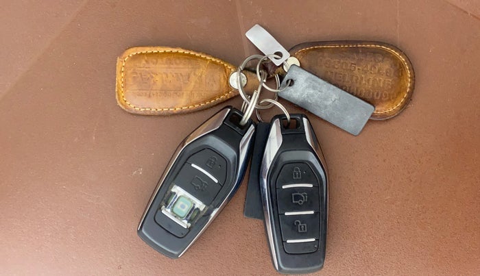 2018 Mahindra XUV500 W11, Diesel, Manual, 48,357 km, Key Close Up
