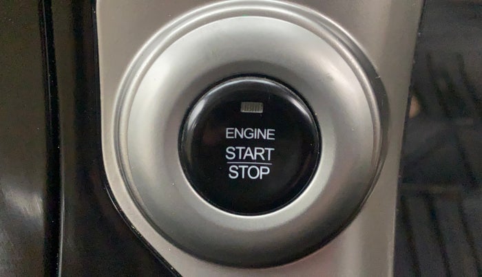 2018 Mahindra XUV500 W11, Diesel, Manual, 48,357 km, Keyless Start/ Stop Button