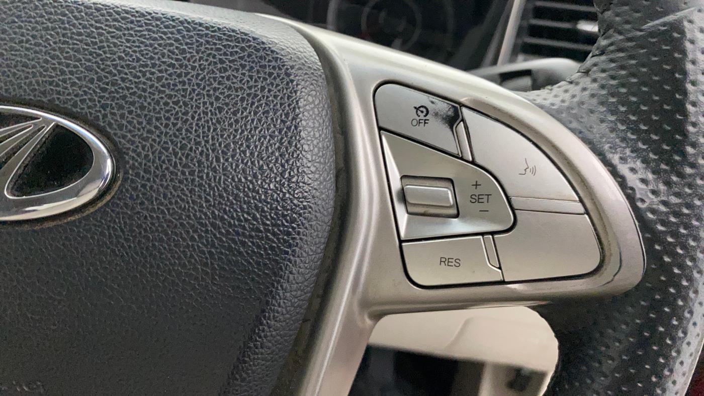2022 Mahindra XUV300 W8 (O) 1.2 PETROL AMT DUAL TONE, Petrol, Automatic, 29,845 km, Adaptive Cruise Control