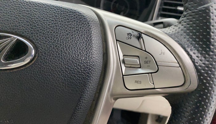 2022 Mahindra XUV300 W8 (O) 1.2 PETROL AMT DUAL TONE, Petrol, Automatic, 29,845 km, Adaptive Cruise Control
