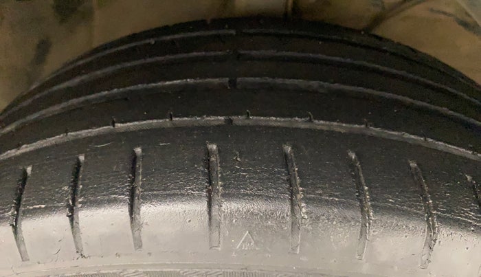 2016 Maruti Baleno ZETA PETROL 1.2, Petrol, Manual, 74,783 km, Right Front Tyre Tread