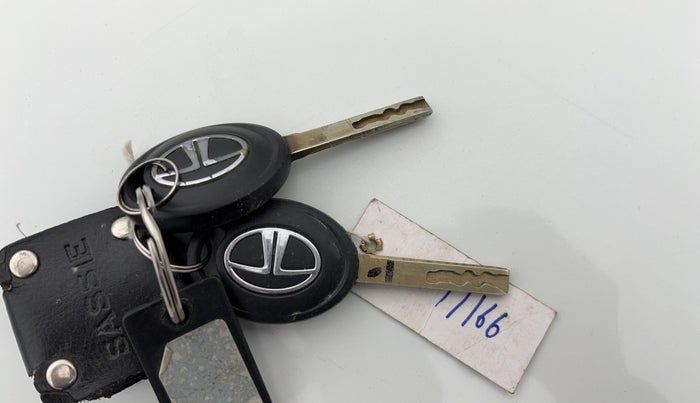 2020 Tata Tiago XE PETROL, CNG, Manual, 26,025 km, Key Close Up