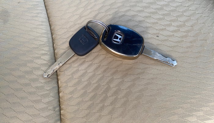 2014 Honda Amaze 1.2L I-VTEC S, Petrol, Manual, 78,637 km, Key Close Up