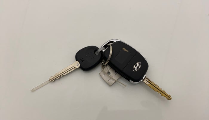 2020 Hyundai AURA S 1.2 CNG, CNG, Manual, 94,746 km, Key Close Up