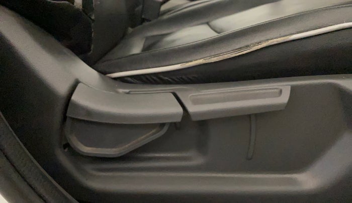 2020 Hyundai AURA S 1.2 CNG, CNG, Manual, 94,746 km, Driver Side Adjustment Panel